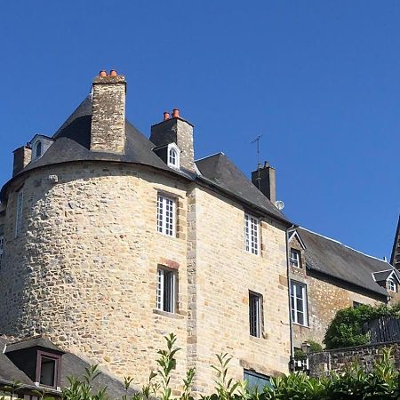 La Maison Sur Les Remparts Domfront  Buitenkant foto