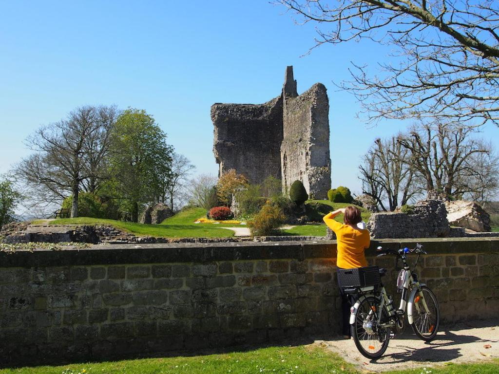 La Maison Sur Les Remparts Domfront  Buitenkant foto
