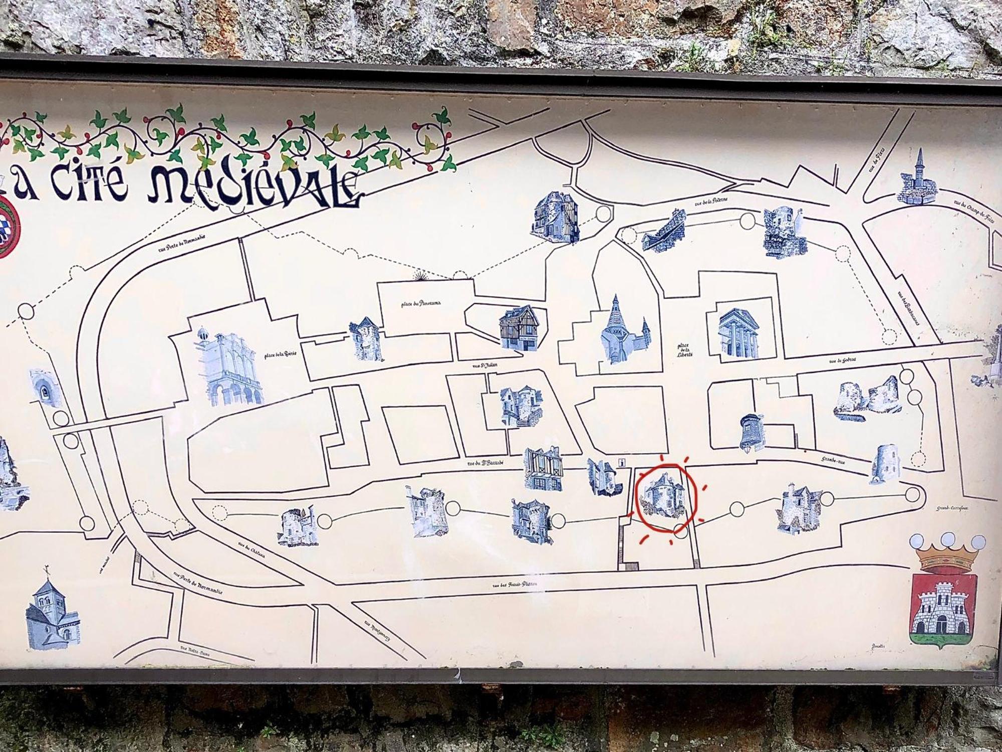 La Maison Sur Les Remparts Domfront  Buitenkant foto