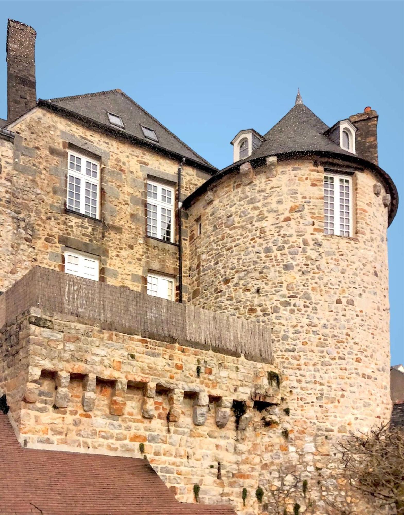 La Maison Sur Les Remparts Domfront  Buitenkant foto